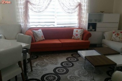 Beyazın hakim olduğu dingin bir ev